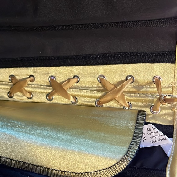 New unworn gold bustier - Picture 5 of 6